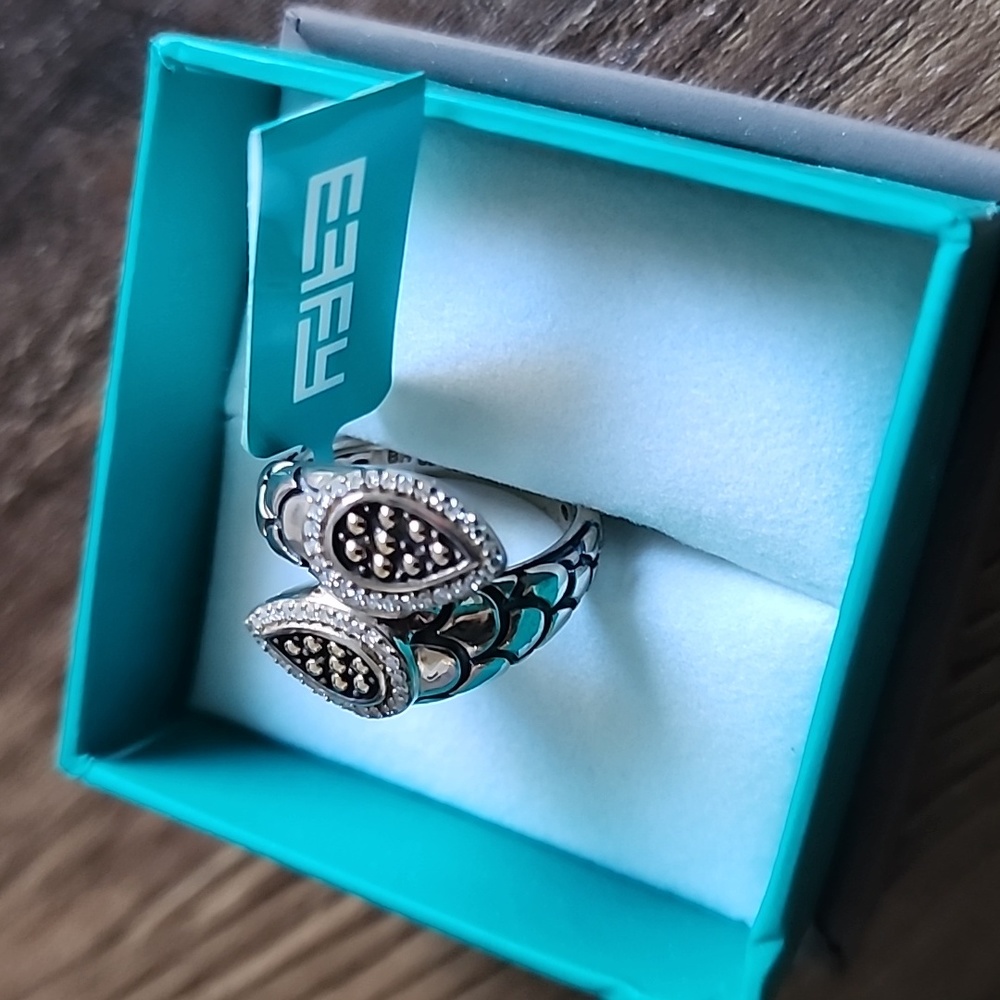 EFFY Balissima By Pass  Diamond Ring; 18 KP Yellow Gold and 925 Silver